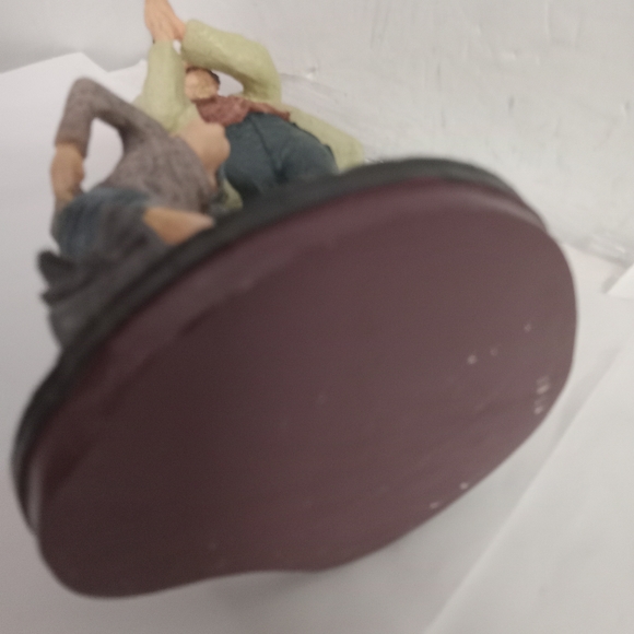 Dr. Preparing Shot for Young Boy Rare Vintage Sculpture Heavy Resin & Metal - Picture 10 of 12